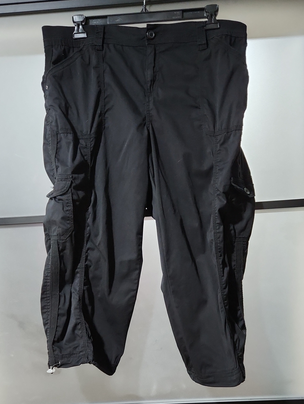 Style & Co Women's Mid-Rise Cargo Capri Pants | Black | Size 18